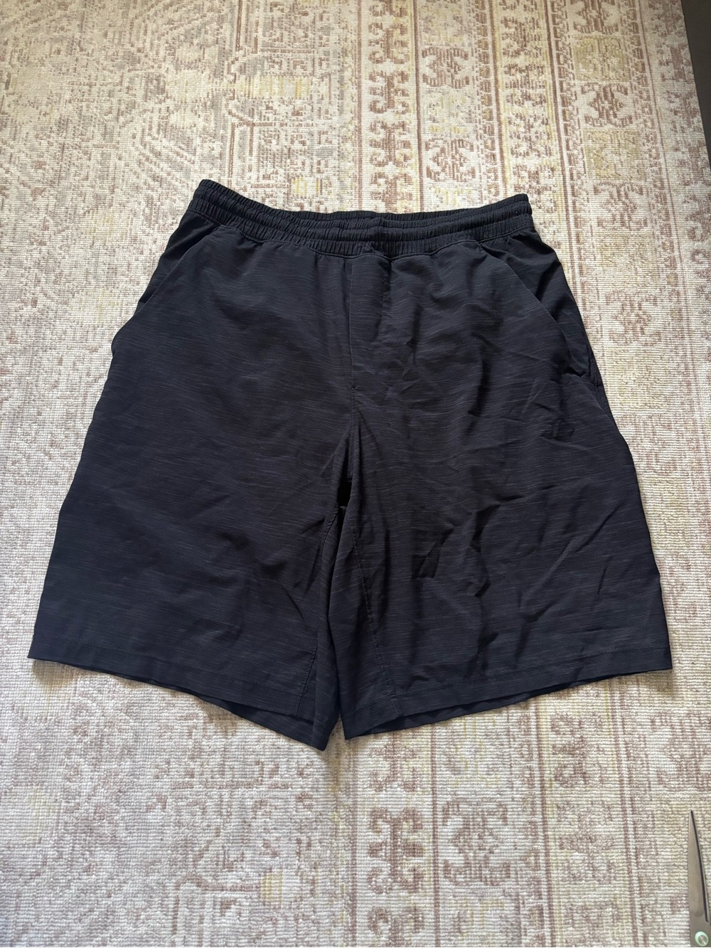 Lululemon Black Pace Breaker Shorts Size Medium Inseam 9